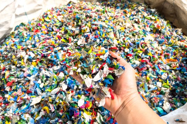 De-inking_plastic-waste.jpg